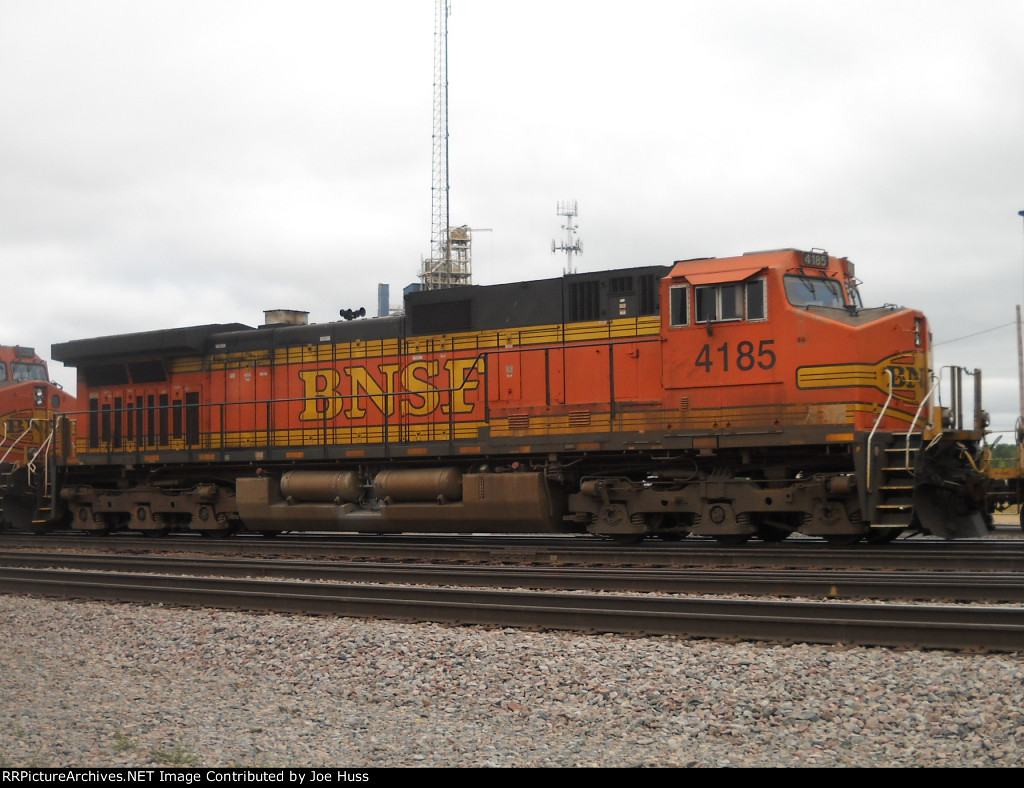 BNSF 4185